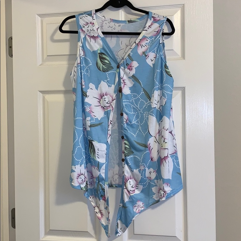 Tie front tank NWOT